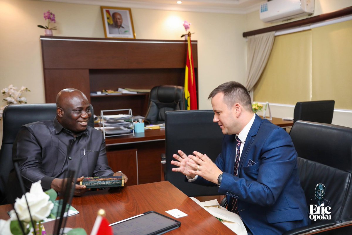 officialeopoku's tweet photo. I received the Director of International Relations and Development, David Bekesi from Hungarian University of Agriculture and Life Sciences, in my office. 

The university plans to explore strategic partnership opportunities in Ghana's agricultural sector.

#EricOpoku #MoFA https://t.co/7GNzlI4o2b
