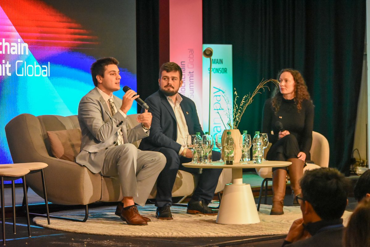 TheBSGlobal's tweet image. 🔗 Introducción al ecosistema de Cardano
Un recorrido por los avances y las oportunidades que ofrece una de las blockchains más robustas del ecosistema.
📣 En el panel:
• Lucas Macchiavelli Macciavelli
• Mauro Agustín Andreoli Andreoli
🎤Moderado por Lana Risso