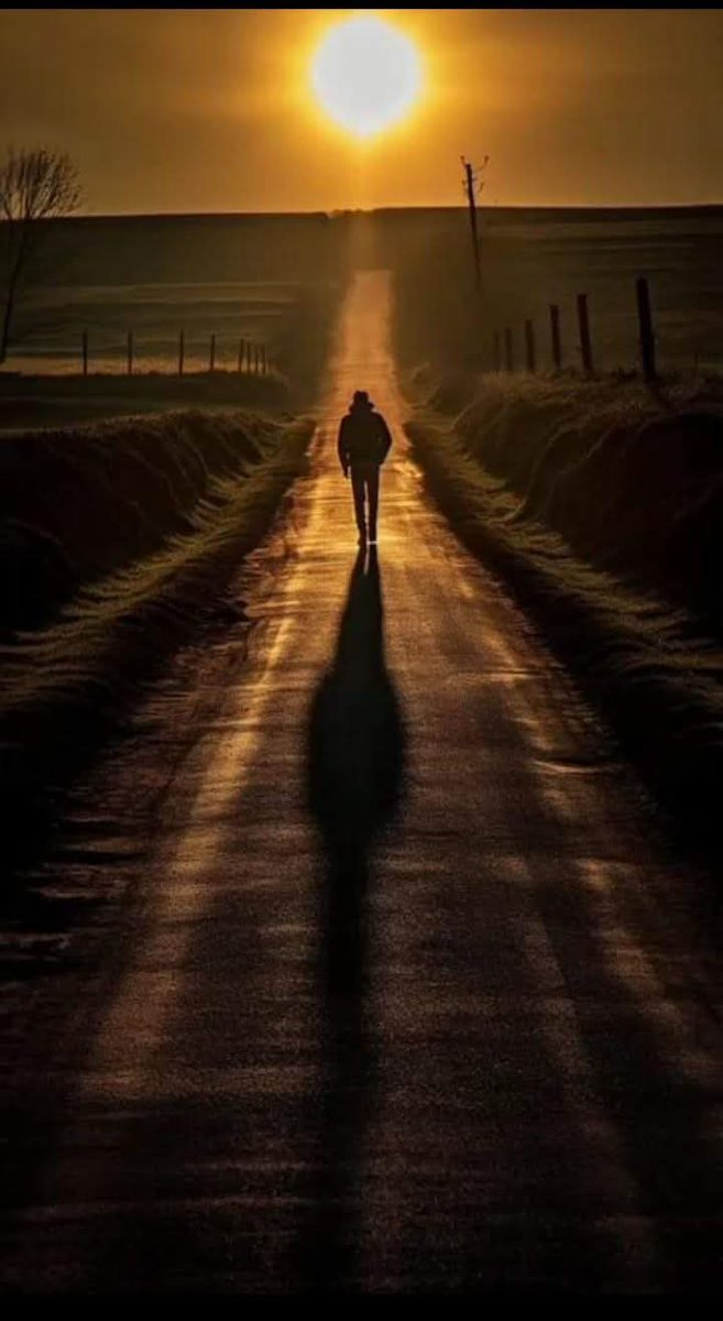 "فلا تغترّ بعافيتك، فالمريض كان سليمًا، ولا تفتخر بمالك، فالغني كان فقيرًا، ولا تتكبر بمكانتك، فالعظيم كان ذليلًا... فالزمان لا يؤمن تقلّبه."