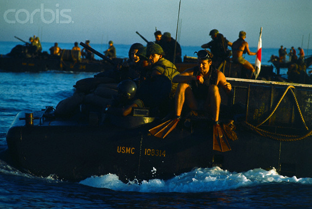 WarsIndo's tweet image. 20/25 July 1967- Operation BEAR CHAIN: 2/3 Marines amphibious landing 15 miles north of Hue, the 34th marine amphibious assault since landing in Vietnam in March 1965 (four photos)