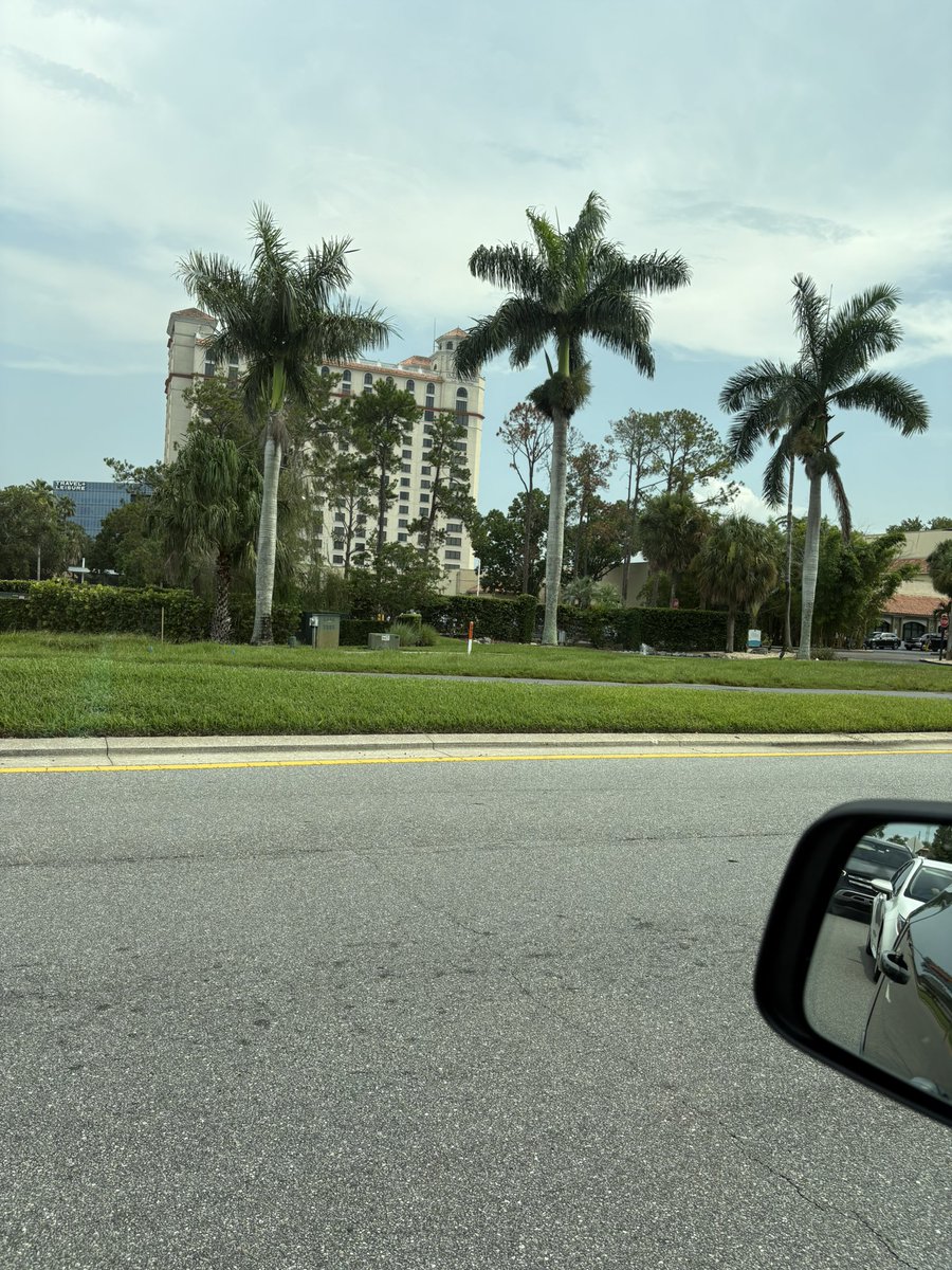 DevaronPerry's tweet image. Vacation time. Orlando is always cool with me.