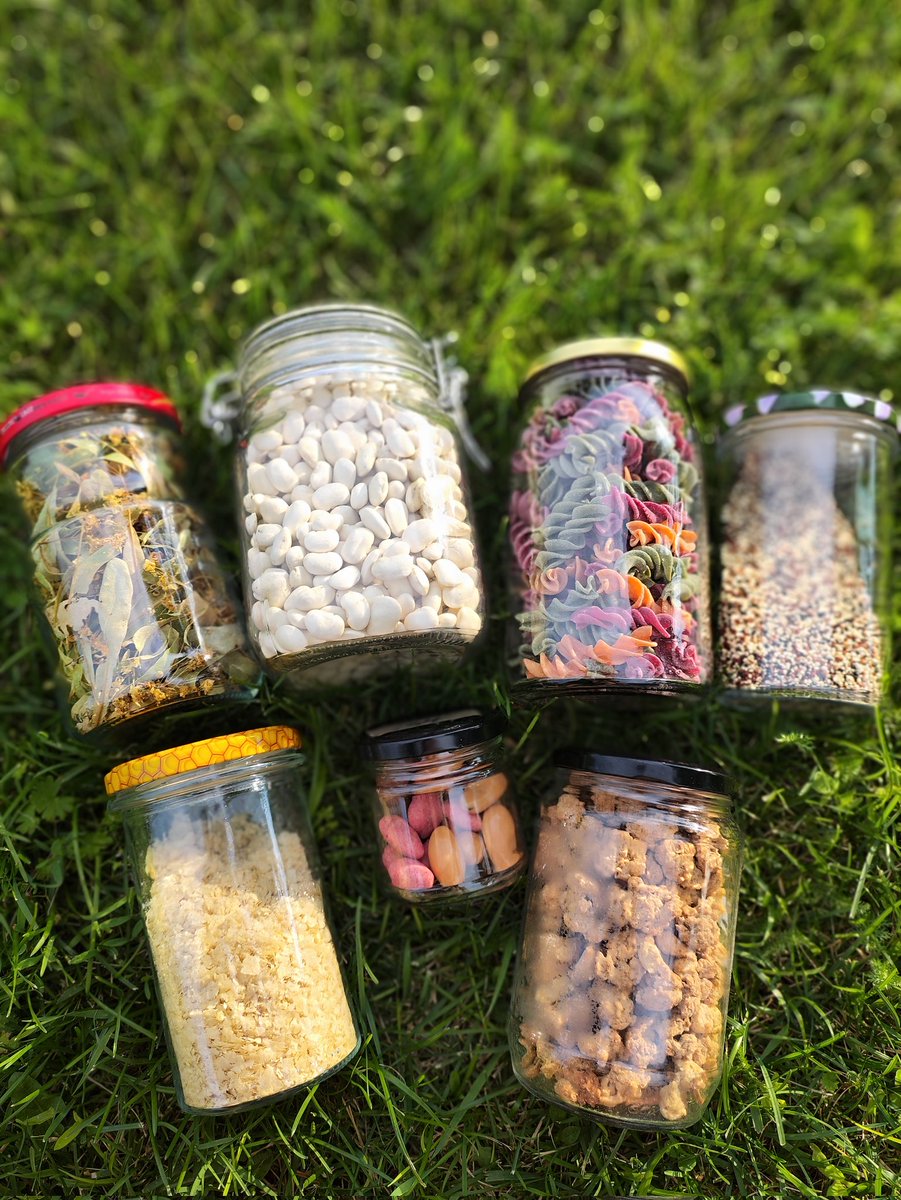 mi2lere's tweet photo. Burciņa. Man patīk ielikt tajās iegādātos produktus, kas pirkti uz svara. Man šķiet, ka tā izskatās glīti, viss labi pārredzams. Un es cenšos izmantot, burciņas, kas ir dažāda izmēra, formas, lai būtu interesanti. 

#PlasticFreeJuly https://t.co/3GVRrcCkBX