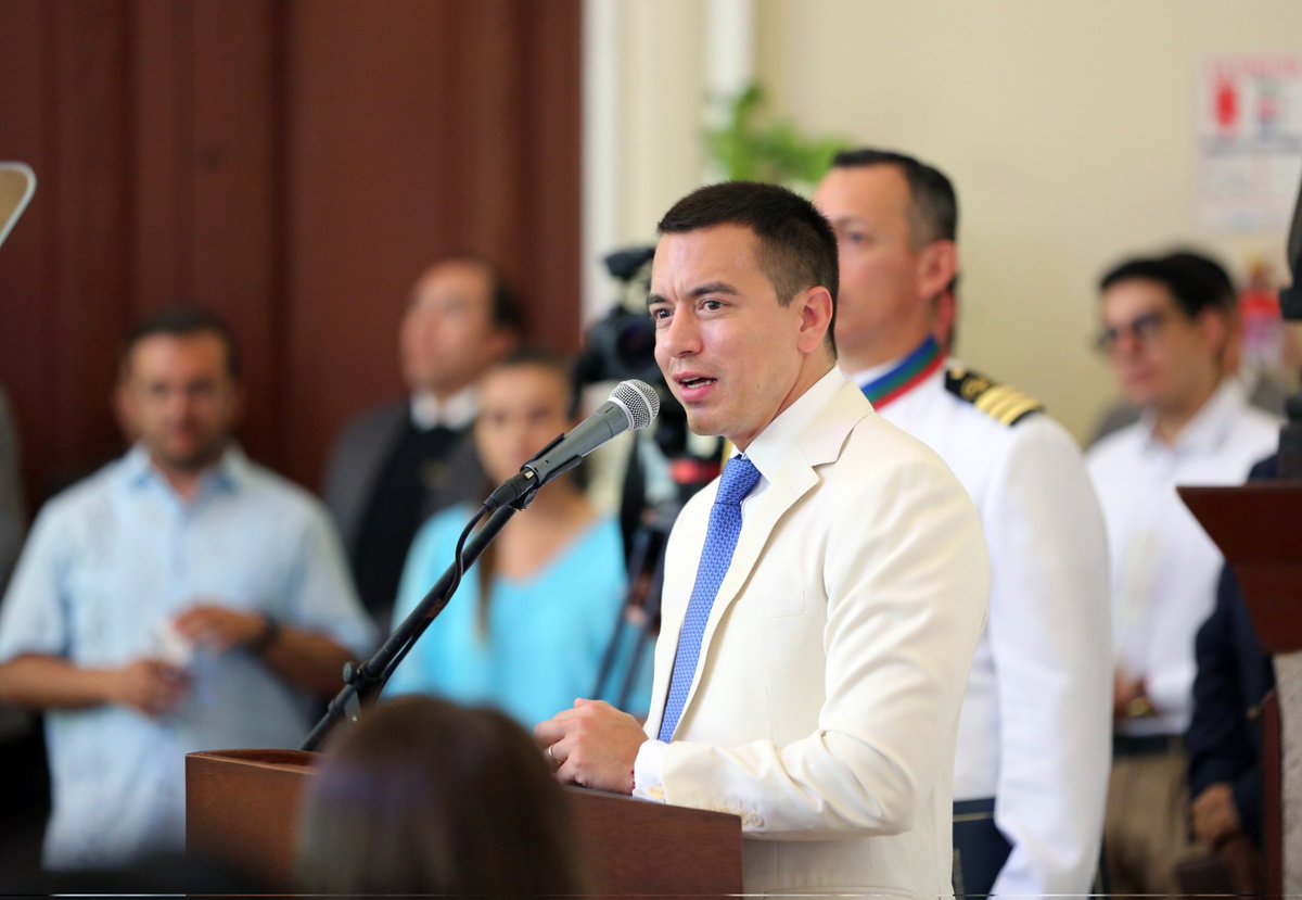 EcuadorMAE's tweet photo. ▪️La ministra @maluisacruzriof estuvo presente en la conmemoración de los 490 años de fundación de Guayaquil.
El presidente @DanielNoboaOk otorgó la Orden Nacional al Mérito en el grado de Gran Cruz a destacadas personalidades:
@JoseJulioNeira
José De La Gasca
@CynthiaGelliber https://t.co/n8EUqZ00Cj