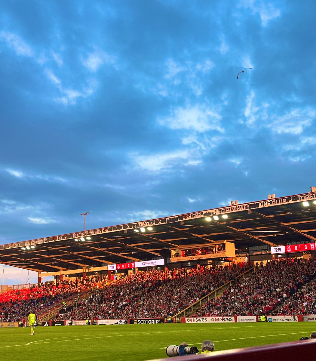jaymoir_'s tweet image. Good to be back at Pittodrie. 🔴
Can never take too much from a friendly but didn’t think much of Yengi. Can’t see him being a 20 goal striker.
Aouchiche looks decent, liked the look of Milanovic & thought Kjartansson looked a proper player!
Treble incoming! 🇦🇹