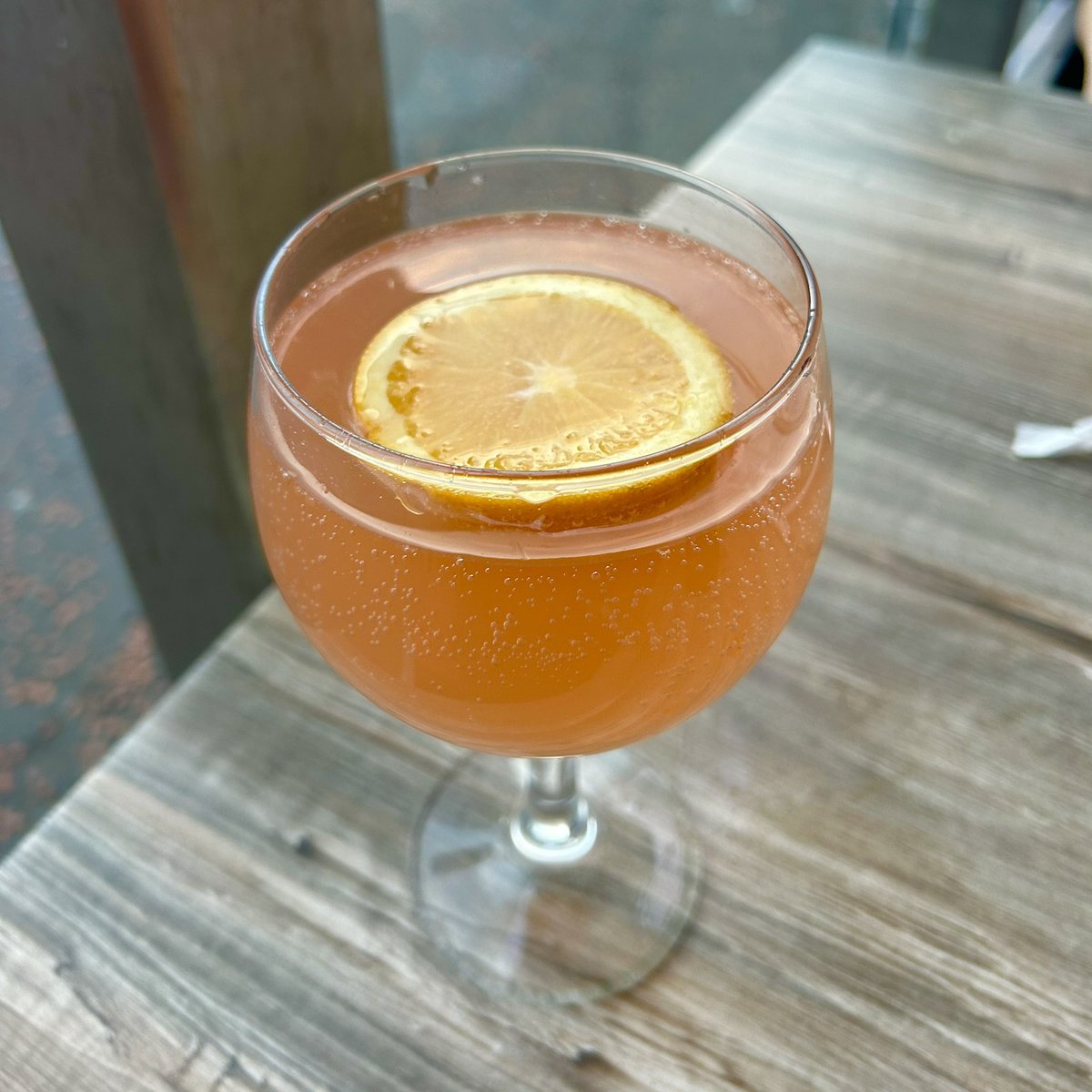 Xploshi's tweet image. guys I found THE dorfic drink I’ll let you know what happens
