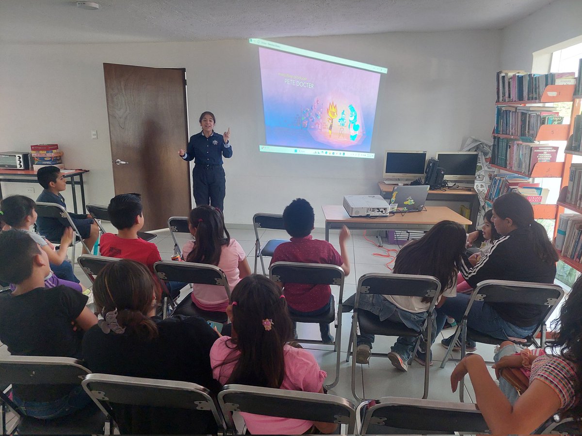 🎬 👧🏻🧒🏻 Niñas y niños de la Junta Auxiliar Manuel Ávila Camacho (Manantiales) disfrutaron una divertida función de cine 🎥 🍿gracias a la Dirección de <a href="/prevencholula/">Prevención Cholula</a>. 

Asimismo aprendieron de forma sencilla qué hacer en caso de emergencia 🚨, a quién acudir y cómo pedir ayuda.