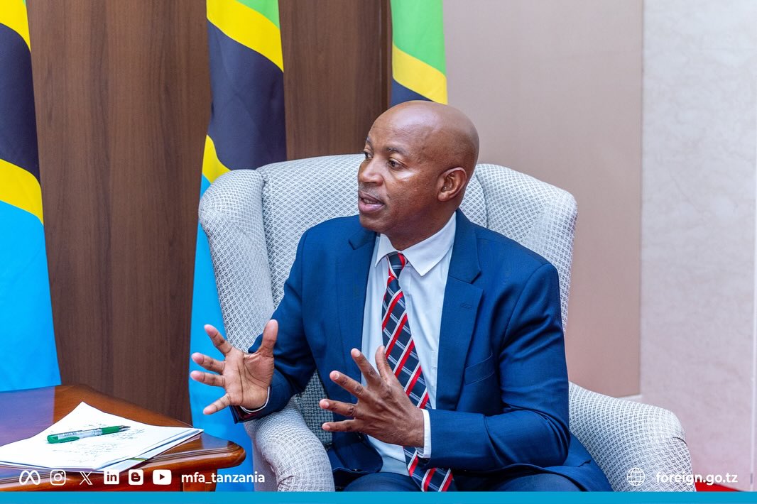 urtupdates's tweet image. DEPUTY FOREIGN MINISTER CHUMI MEETS WITH QATAR'S AMBASSADOR IN TANZANIA
Deputy Minister for Foreign Affairs and East African Cooperation, Hon. Cosato Chumi (MP), met with the Ambassador of the State of Qatar, Hon. FahadRashid Al Marekhi, at the Ministry's offices in Dar es…
