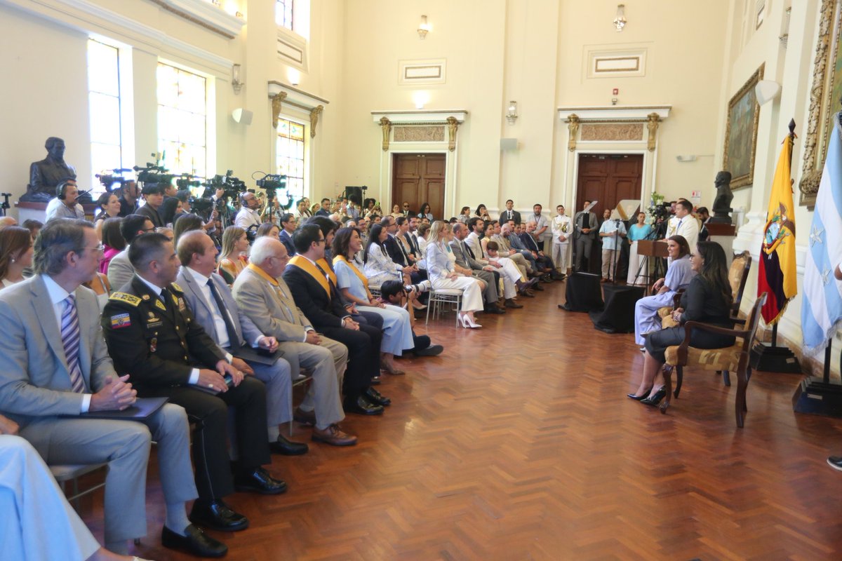 ContraloriaECU's tweet image. 🇪🇨 #LaNuevaContraloría | En el marco de los 490 años de fundación de Guayaquil, el Contralor, Dr. Mauricio Torres, participó en la sesión solemne organizada en la Gobernación del Guayas, como homenaje a la Perla del Pacífico.
🏛️ Durante el acto, el Presidente de la República,…