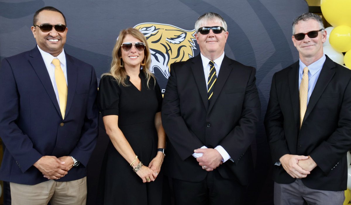 DCSeNews's tweet image. Hernando High School Ribbon Cutting Ceremony #TeamDCS #BeTheStandard