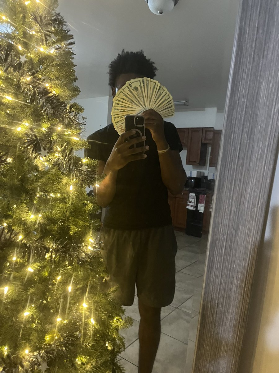 babya4l's tweet image. Living the fast life ion too much never be home
