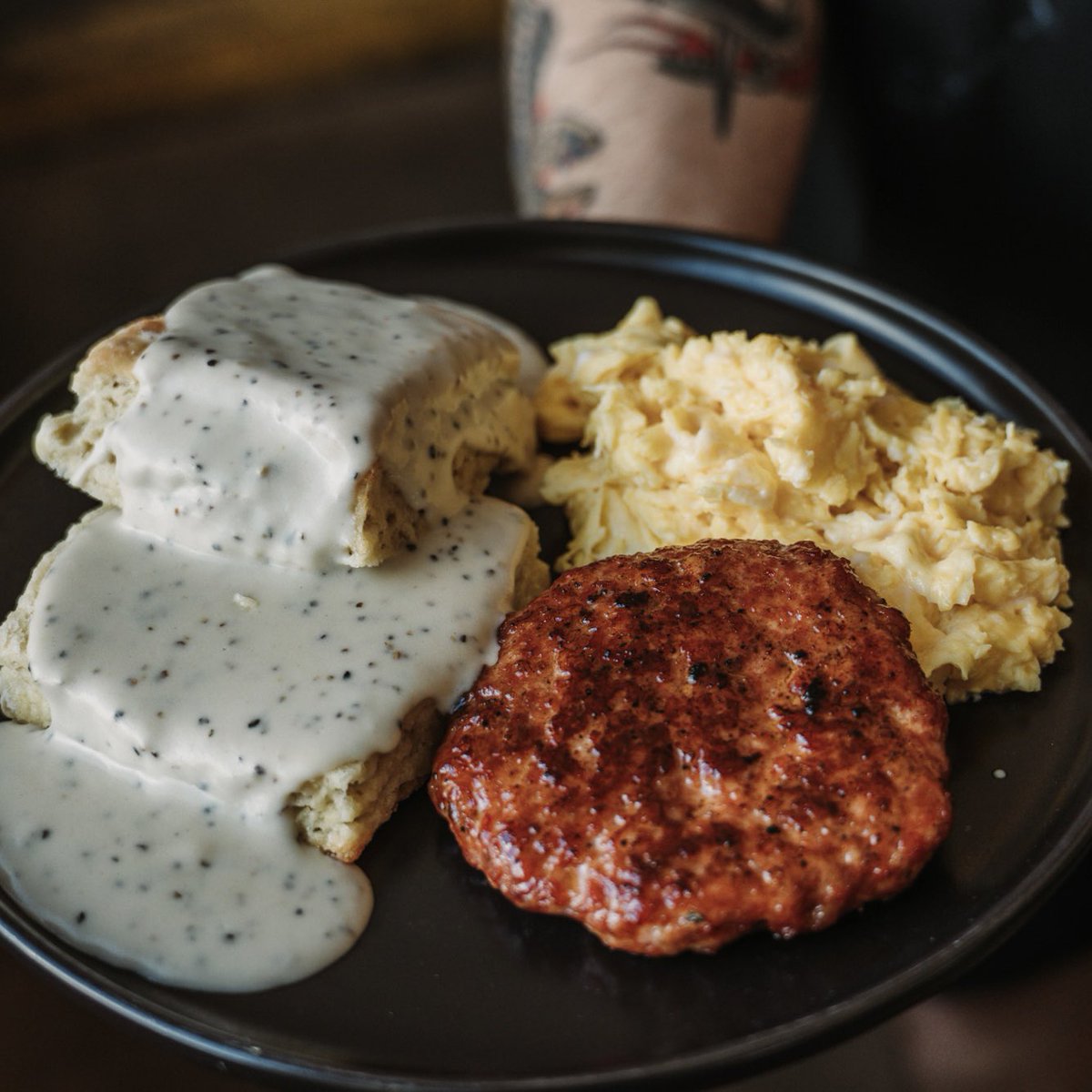 HurtadoBBQ's tweet image. Fort Worth, meet your new favorite weekend specials👀
First, we have a Breakfast Plate with our new Maple Mayhem sausage patty, two eggs, and biscuits drenched in rich tallow cream gravy!
Second, we got a Biscuit Sandwich featuring our @maplemeetstexasbbq Maple Mayhem sausage!…