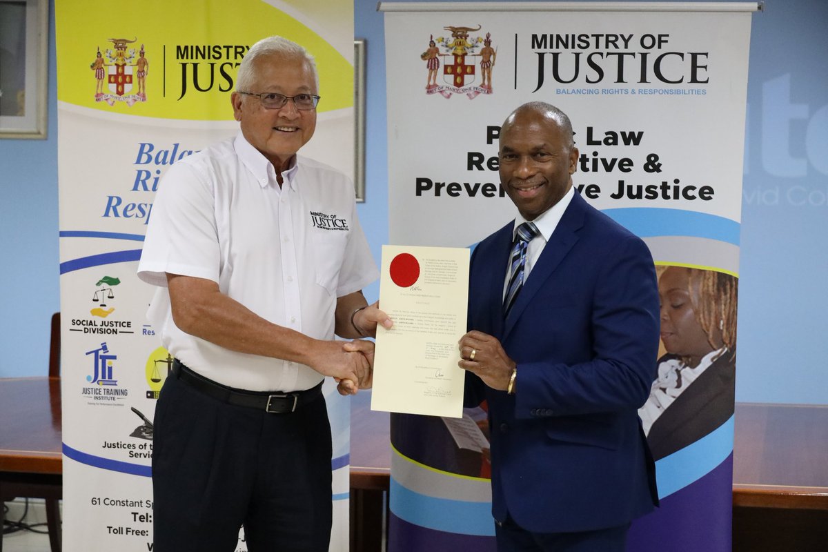 mojofficialjm's tweet image. Eight additional Notaries Public were commissioned on the grounds of The Ministry of Justice on Friday, July 25, 2025. This new addition brings the total number of Notaries Public on the island to 126.

Here are some highlights.

#firstclassjusticesystem #accesstojustice