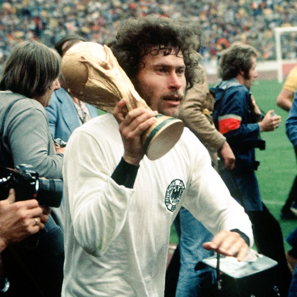 SuperbFootyPics's tweet image. What A Picture
1974