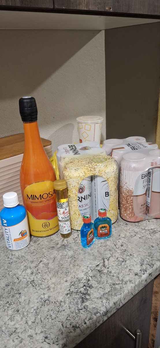 HikatekileUnati's tweet image. I bought all this for a friend. I don't drink alcohol anymore. 😉🙃😇
