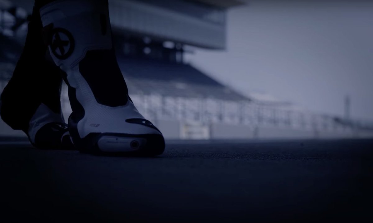 A new teaser video has landed on the Suzuki YouTube channel, and all signs point to a new GSX-R in one form or another. visordown.com/news/suzuki-te…