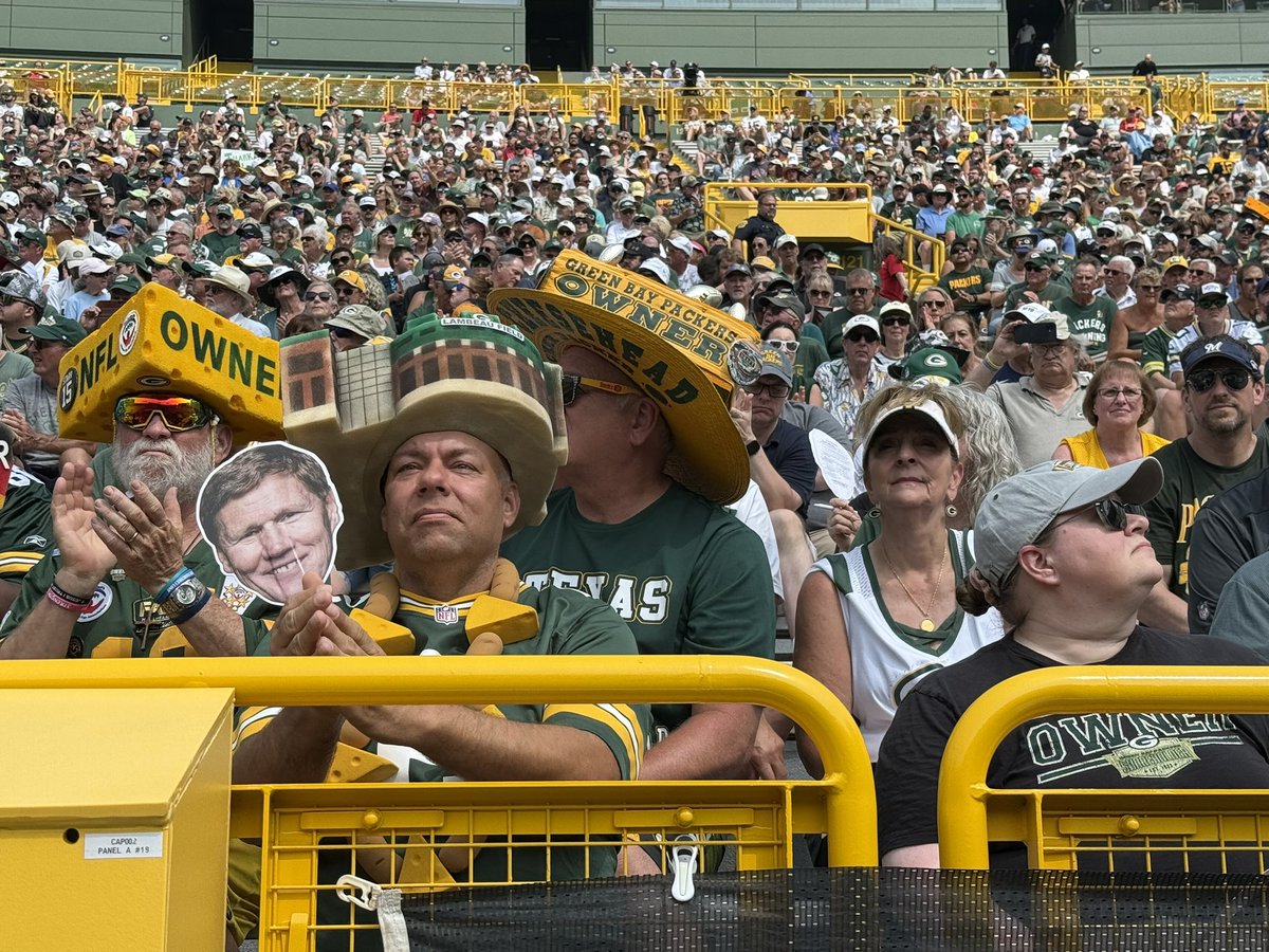 MikeClemensNFL's tweet image. #Packers GM Brian Gutekunst with Mark Murphy & Ed Policy at the annual shareholders meeting. Gutekunst said during Murphy’s 17 years as President/CEO he faced some of the team’s most difficult situations with “class, leadership, integrity, and dignity.”