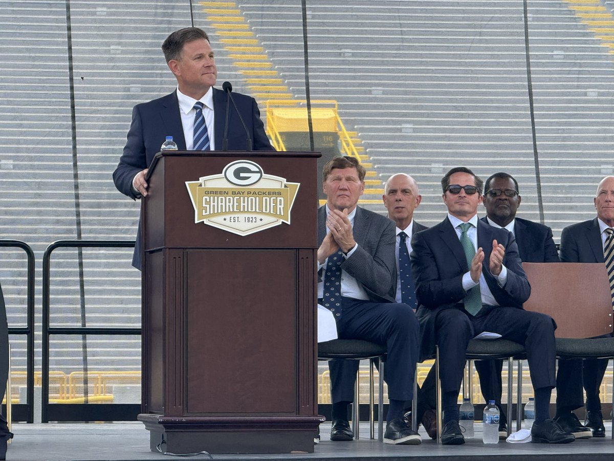 MikeClemensNFL's tweet image. #Packers GM Brian Gutekunst with Mark Murphy & Ed Policy at the annual shareholders meeting. Gutekunst said during Murphy’s 17 years as President/CEO he faced some of the team’s most difficult situations with “class, leadership, integrity, and dignity.”