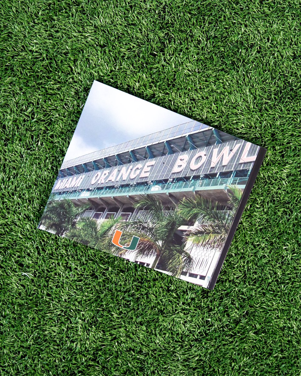 MiamiHurricanes's tweet image. Published in conjunction with @univmiami centennial, 100 Years, 100 Games: The Greatest Football Games in Miami Hurricanes History 🙌
The 162-page book looks back at a century of @CanesFootball from the program’s humble beginnings to its rise as a college football power 💥
📖…