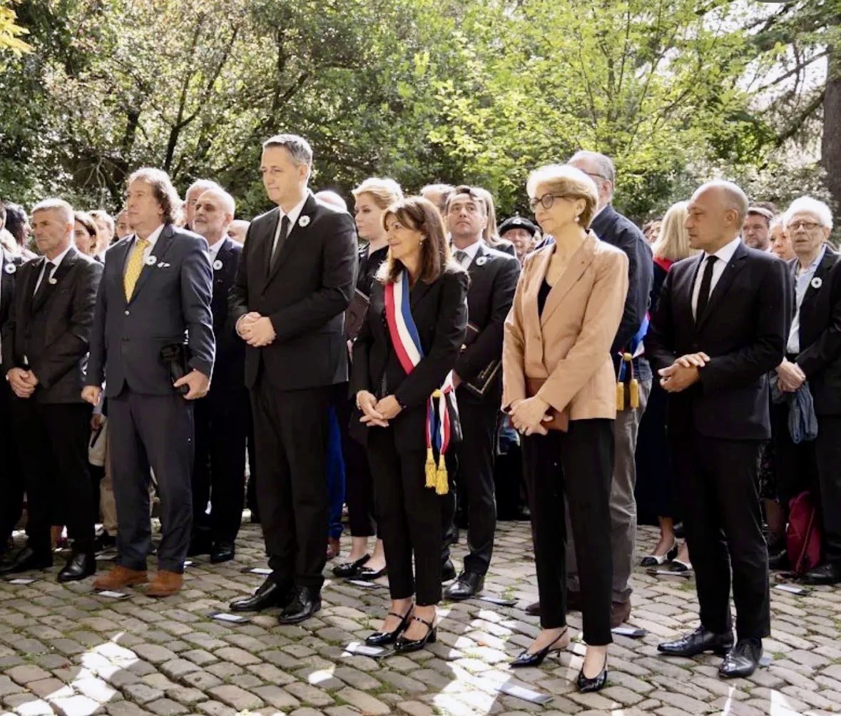 RemiFeraud's tweet image. Il y a 30 ans, un nouveau génocide était perpétré sur le sol européen. En présence de la maire de Paris et du co-président de Bosnie-Herzégovine, nous avons inauguré au Père-Lachaise un monument en hommage aux 8372 musulmans bosniaques massacrés en juillet 1995 à Srebrenica.
