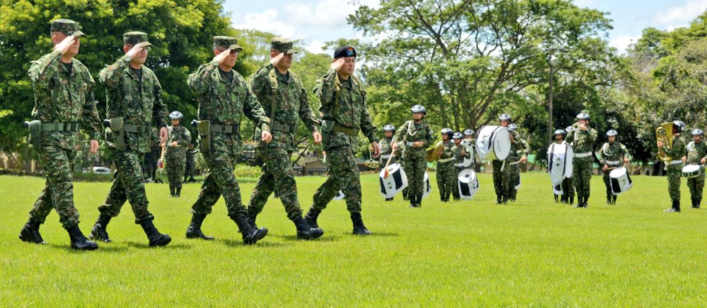 Ejercito_Div8's tweet image. #AEstaHora | En el campo de paradas del Grupo de Caballería Liviano N°16 "Guías del Casanare", se llevó a cabo la ceremonia en conmemoración de los 206 años del arma de Caballería, está importante ceremonia estuvo presidida por el señor Mayor General Alonso, comandante de la…