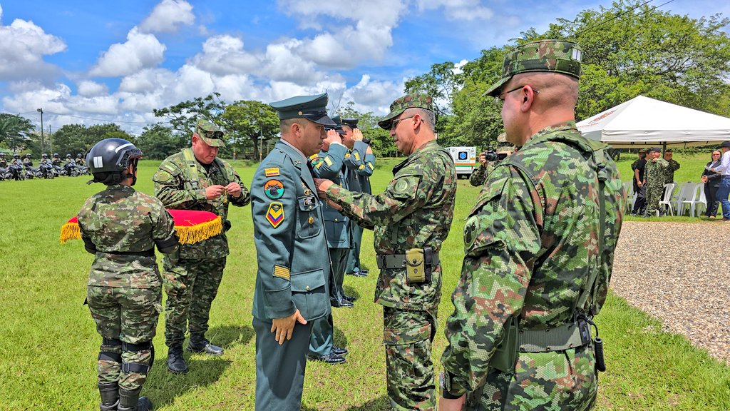 Ejercito_Div8's tweet image. #AEstaHora | En el campo de paradas del Grupo de Caballería Liviano N°16 "Guías del Casanare", se llevó a cabo la ceremonia en conmemoración de los 206 años del arma de Caballería, está importante ceremonia estuvo presidida por el señor Mayor General Alonso, comandante de la…