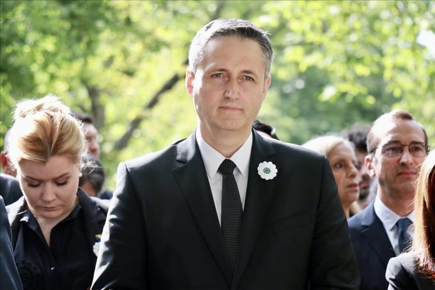 RemiFeraud's tweet image. Il y a 30 ans, un nouveau génocide était perpétré sur le sol européen. En présence de la maire de Paris et du co-président de Bosnie-Herzégovine, nous avons inauguré au Père-Lachaise un monument en hommage aux 8372 musulmans bosniaques massacrés en juillet 1995 à Srebrenica.