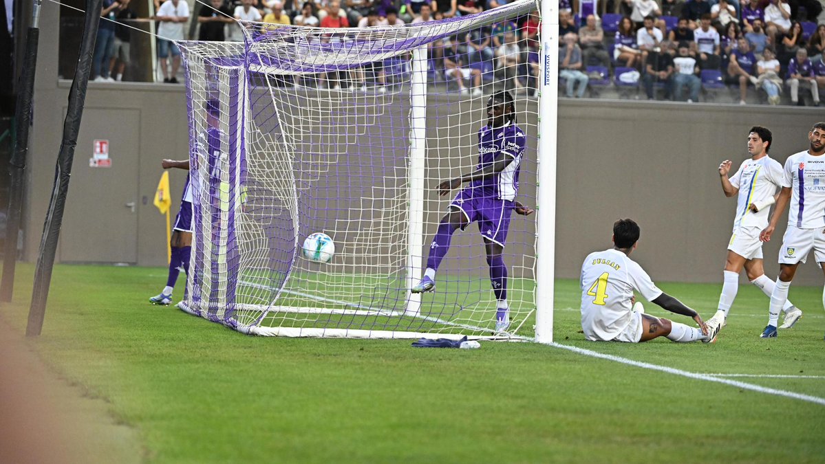 rep_firenze's tweet image. Fiorentina nel segno di Kean: con la Carrarese doppietta dell’attaccante nella vittoria per 2-0 firenze.repubblica.it/sport/2025/07/…