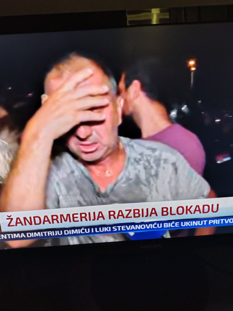 Junačine naše policije su uspeli da velikim naporom odbrane autoput ....