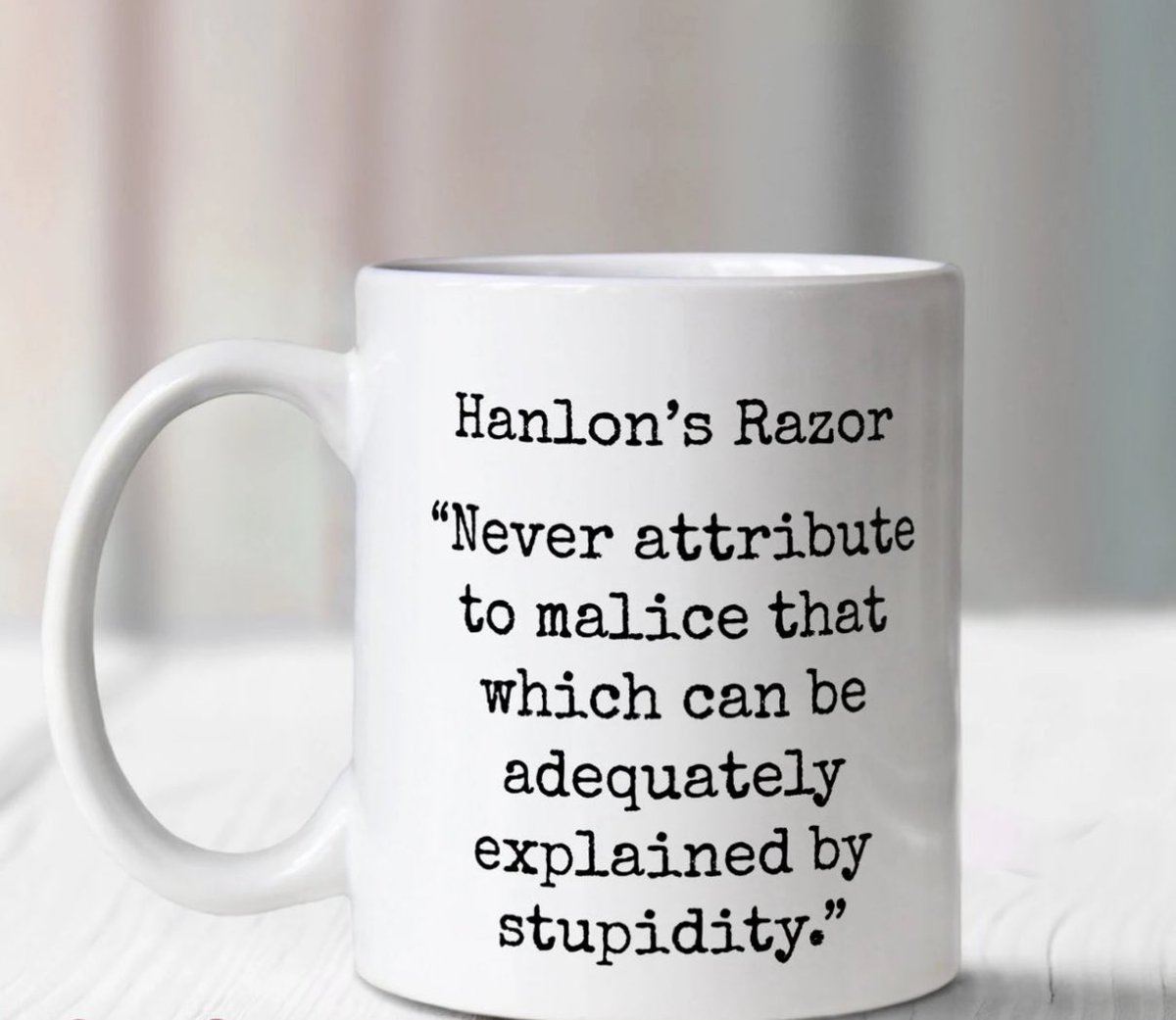 Hanlon yasası der ki, “ahmaklıkla rahatlıkla açıklanabilecek bir şeyi hiçbir zaman kötülüğe yorma.”
