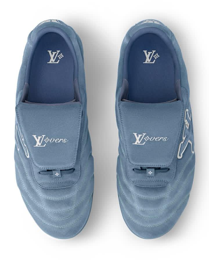 LaceLounge's tweet image. LaMelo Ball rockin’ the Louis Vuitton Footprint Soccer kicks designed by Pharrell ⚽🔥. Would you wear these? 💫

#LaMeloBall #LouisVuitton #Pharrell #FootprintSneaker #LVStyle