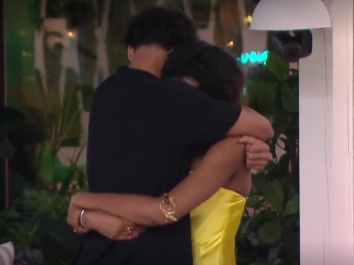 laurenotue's tweet image. Jusqu'à on a réservé tte la maison de Crystal juste pour leur date. Noah et Anita peuvent parler librement, se dévorer du regard et se galocher tranquille. Si ca c'est pas comme ca qu'on traite les meilleurs joueurs et couple de la saison! NOANITA SUPREMATIE! #SecretStoryLeLive