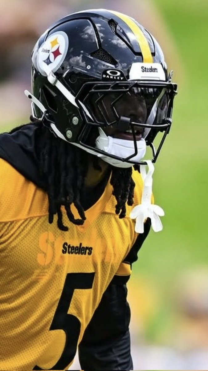 HelmetStalker's tweet image. Steelers DB Jalen Ramsey is using a Riddell Axiom 3D with a CU-AXIOM-2EG-JUICE-S facemask, 45% Oakley visor and a Riddell hardcup chinstrap paired with the Cam-Loc system; he used a SportStar Victory XD chinstrap paired with their Flex Adapters with the Dolphins in 2024.
