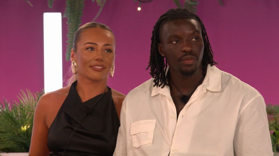 IDonTKnow200's tweet image. Round of applause for the most unlikable couple of the entire history of Love Island #LoveIsland