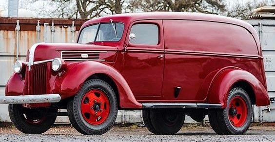 *
* *
Ford V8 Panel Van, 1941.

..~41~..     🧐