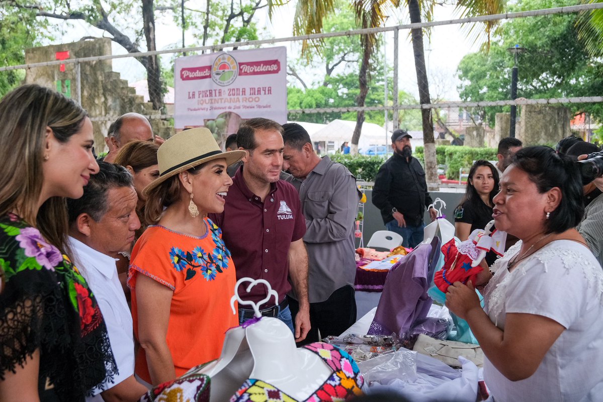 MaraLezama's tweet image. 🎉 Inauguramos el Mercado de la Prosperidad Compartida para fortalecer la economía local de productoras, productores, artesanas y artesanos de la zona maya. 🤲🏽🛍️
Con el respaldo de los municipios de Tulum, Bacalar y José María Morelos, este mercado impulsa el trabajo del campo y…
