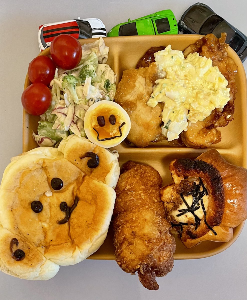 yuuttyryusei's tweet image. おはようございます😊
今日の朝ご飯は、ブーランジェベーグのおさるさん、ウインナードーナツ、まるごと茹で玉子明太、ブロッコリーとササミのマヨサラダ、チキン南蛮です🐒
今日もよろしくお願い致します🙇♀️