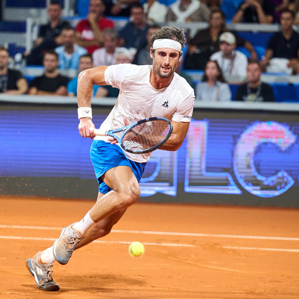 ATPTour_ES's tweet image. 🔥 ¡A un paso del 🏆 en Umag! 🔥
🇪🇸 @Carlos_Taberner vence 6-2, 6-1 a 🇧🇦 Dzumhur y avanza a su primera final en el ATP Tour 👏
@CroatiaOpenUmag | #CroatiaOpen
