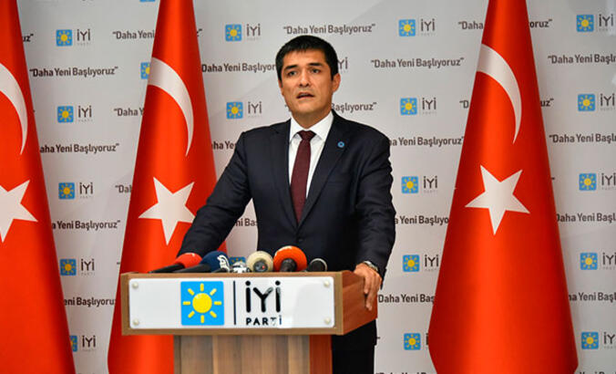 kisadalgamedya's tweet image. 👉 İYİ Partili Kavuncu: Komisyona üye göndermeyeceğiz, cevabımızı göndereceğiz
İYİ Partili Buğra Kavuncu, süreçle ilgili TBMM’de oluşturulacak komisyona üye vermeyeceklerine ilişkin cevabı Meclis Başkanlığı’na göndereceklerini söyledi.
kisadalga.net/haber/gundem/i…