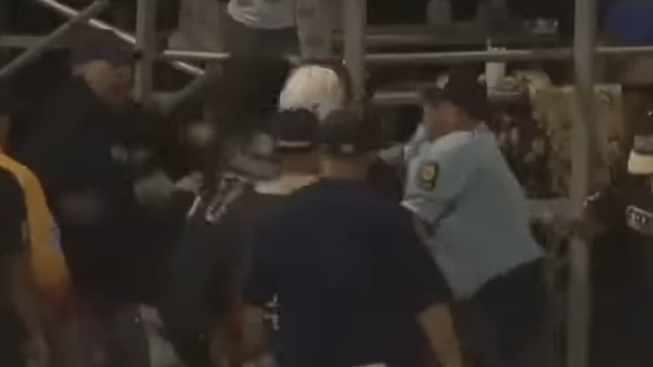A youth baseball game in Massachusetts turned chaotic after a brawl erupted between fans and players. The suspended playoff will resume with extra police presence.   dailymail.co.uk/sport/mlb/arti…