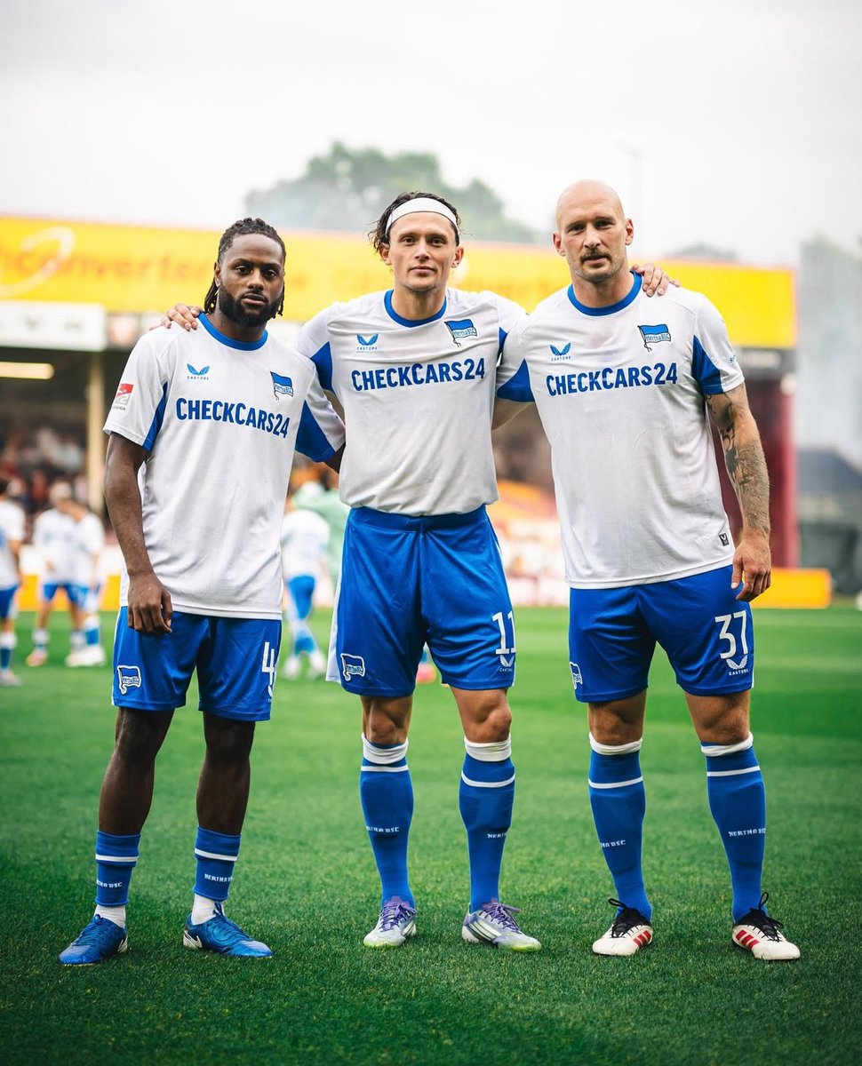 Why does this have the same energy as ‘Smile for your grandma with your new Xmas jumper’ 🎄 #HaHoHe