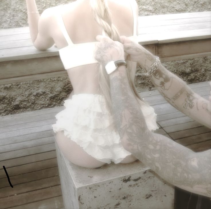 teikatwt's tweet image. Me and who?