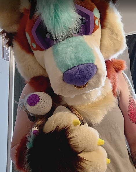N0rthernstar_'s tweet image. freshly tattooed fursuit friday!
🧵@/rainecats ! :3
#FursuitFriday