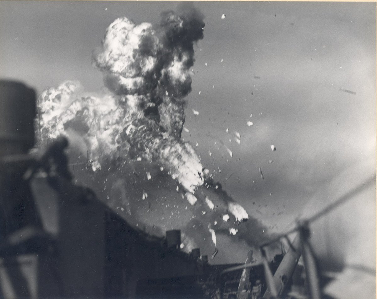 WW2Facts's tweet image. A Japanese Kamikaze aircraft explodes after hitting Essex-class aircraft carriers USS Intrepid (CV-11) off the Philippine Islands, on November 25, 1944.
#History #WWII