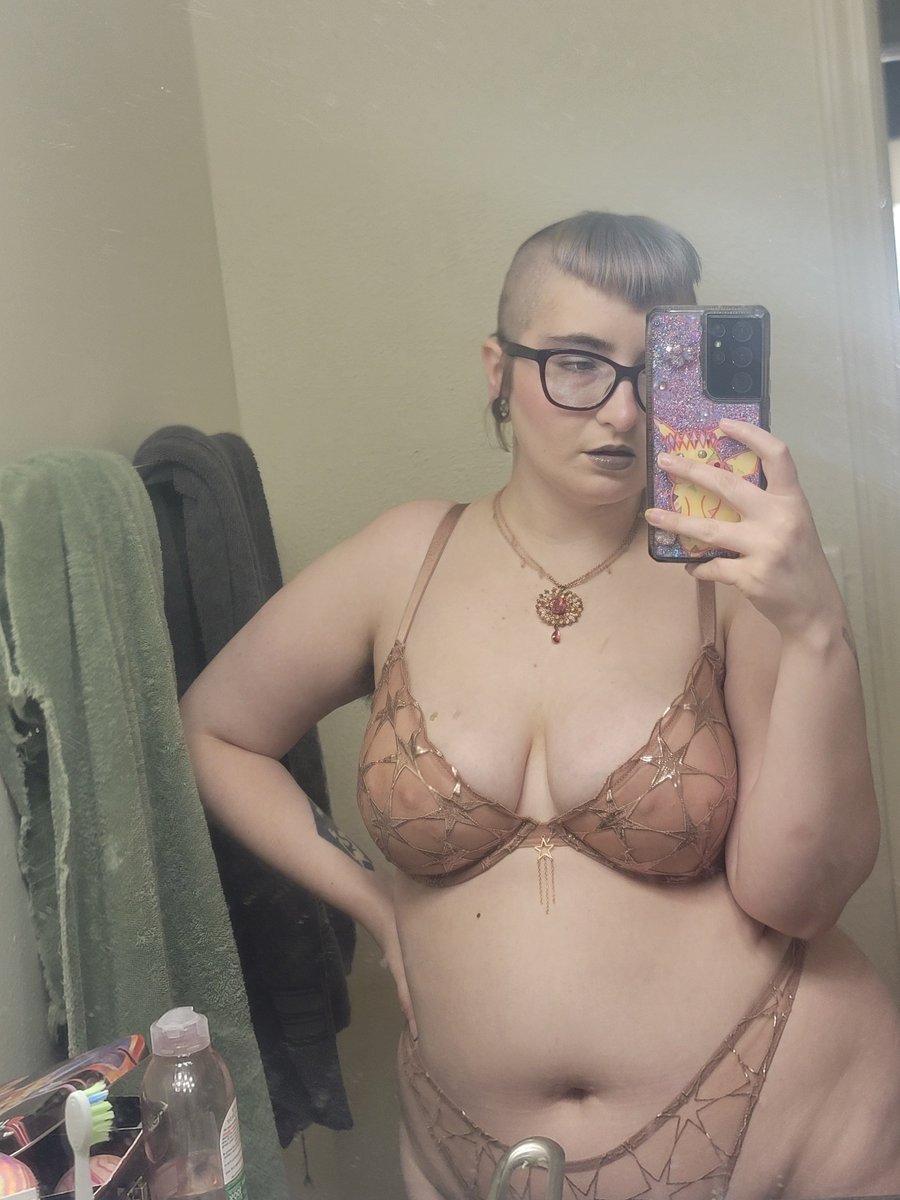 MerlotBella's tweet photo. New vid is up! Theme is lavender 💜 https://t.co/ye88ADRV5x