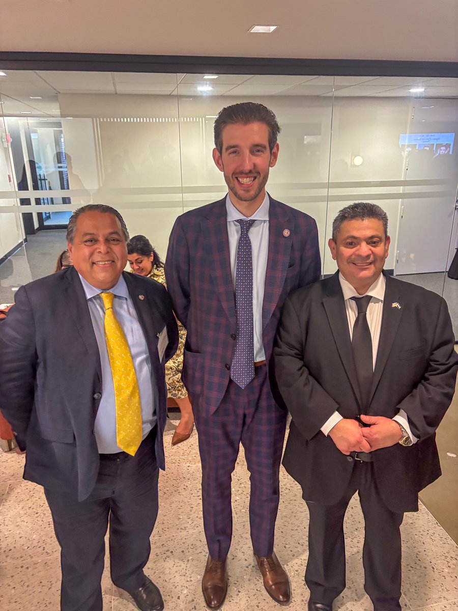 juanpablo4VA's tweet image. It’s an honor to be recognized by the Minority Business RoundTable and the Virginia Hispanic Chamber as a Champion of Virginia Commerce. My calling in life is to create more opportunity for every community across Virginia. This administration is innovating every day to bring new…