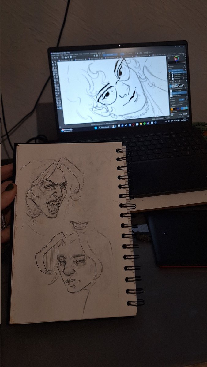 zjmwallows's tweet image. eu nao gosto de admitir mas sou viciada em fazer varioa desenhos ao mesmo tempo...