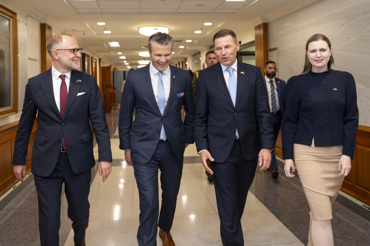 🇱🇹🇱🇻🇪🇪🤝🇺🇸

Our ties have never been stronger.

Today, Baltic defence ministers met with the U.S. Secretary of Defense to align on shared security priorities.

The Baltics were praised for leading the way in defence investment: setting the pace for Europe.

📸 @DeptofDefense