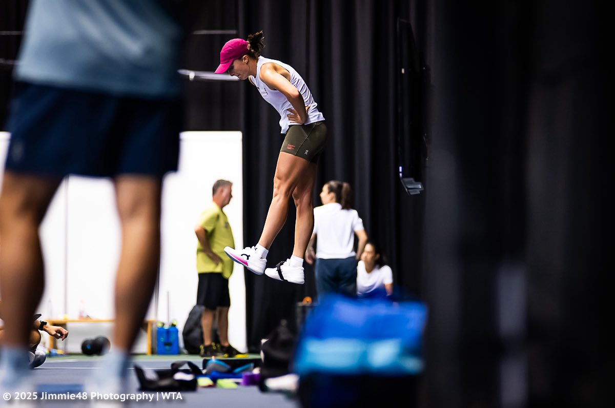 IgaUpdates_'s tweet image. Iga at her practices today☺️
She was practicing with Dasha also😌
Love that 🎀✨pink cap✨🎀
🔜 Montreal🇨🇦
*
*
*📸 @JJlovesTennis