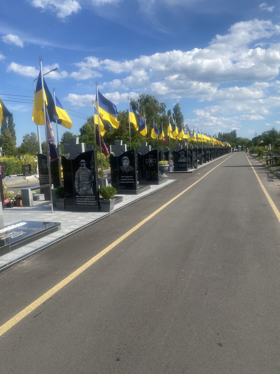 The last Sun 🇹🇷 🇺🇦 (@thelastsun4) on Twitter photo Черкаси Ukrayna
İçin canını veren #Ukraine şehitleri ve şehir olan kırım türkü mezarına Türk bayrağının simgesini koymuşlar benim için gurur verici gerçekten Ukraynayı Rusların alacağını düşünenlere gülerim <a href="/brk_kosova/">Burak Kosova</a> Черкаси Ukrayna
İçin canını veren #Ukraine şehitleri ve şehir olan kırım türkü mezarına Türk bayrağının simgesini koymuşlar benim için gurur verici gerçekten Ukraynayı Rusların alacağını düşünenlere gülerim <a href="/brk_kosova/">Burak Kosova</a>