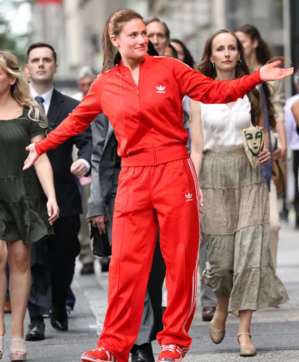 🚨First look at Idina Menzel on the set of ‘THE DEVIL WEARS PRADA 2’